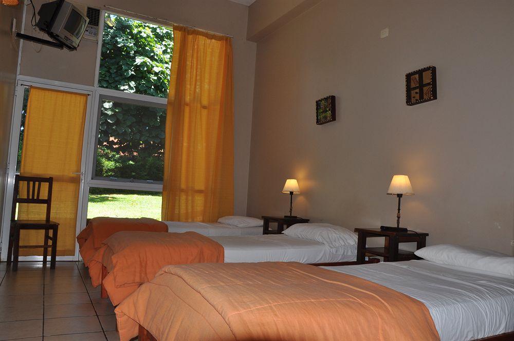 Iguazu Inn Hostel プエルト・イグアス エクステリア 写真