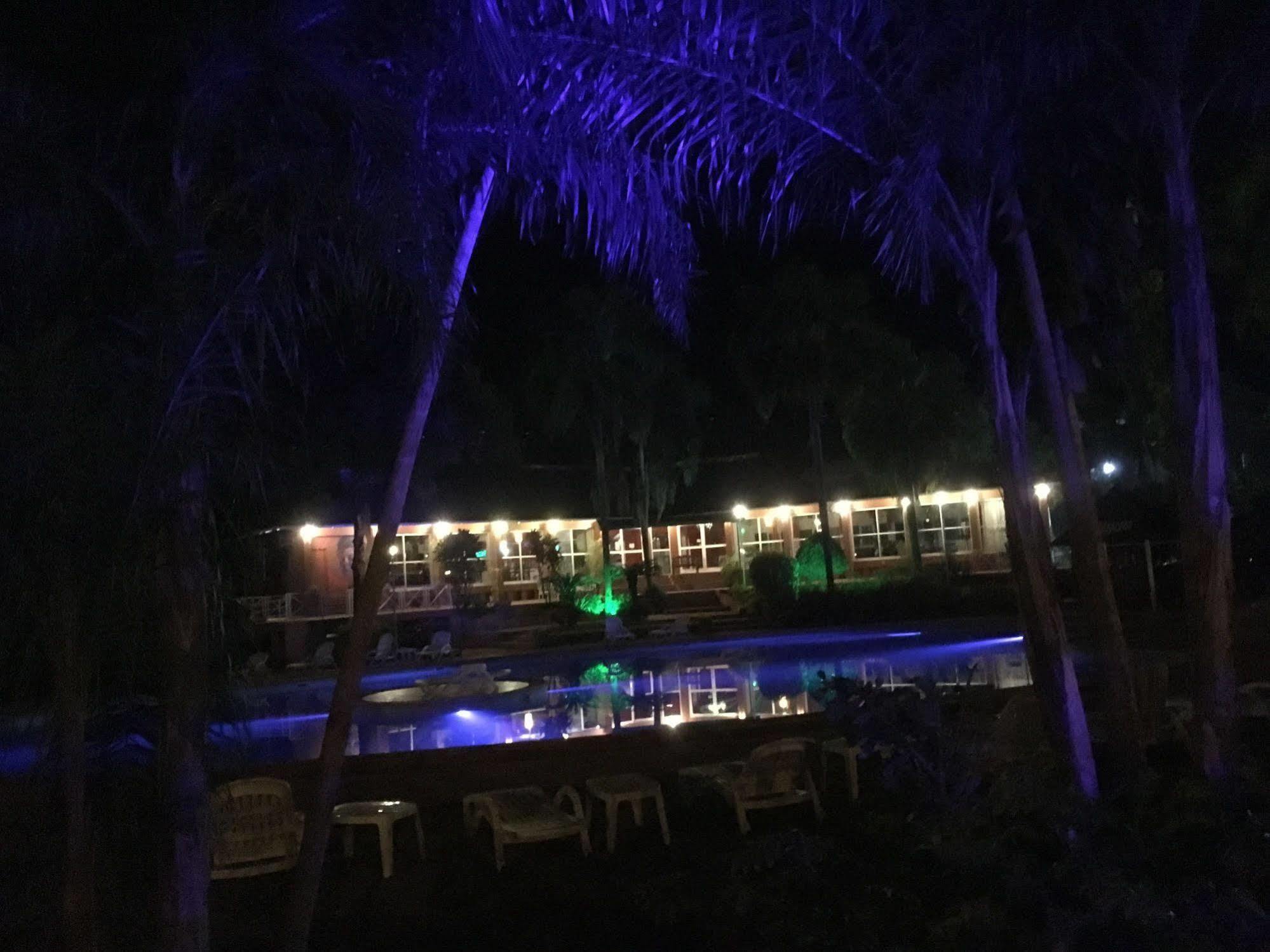 Iguazu Inn Hostel プエルト・イグアス エクステリア 写真