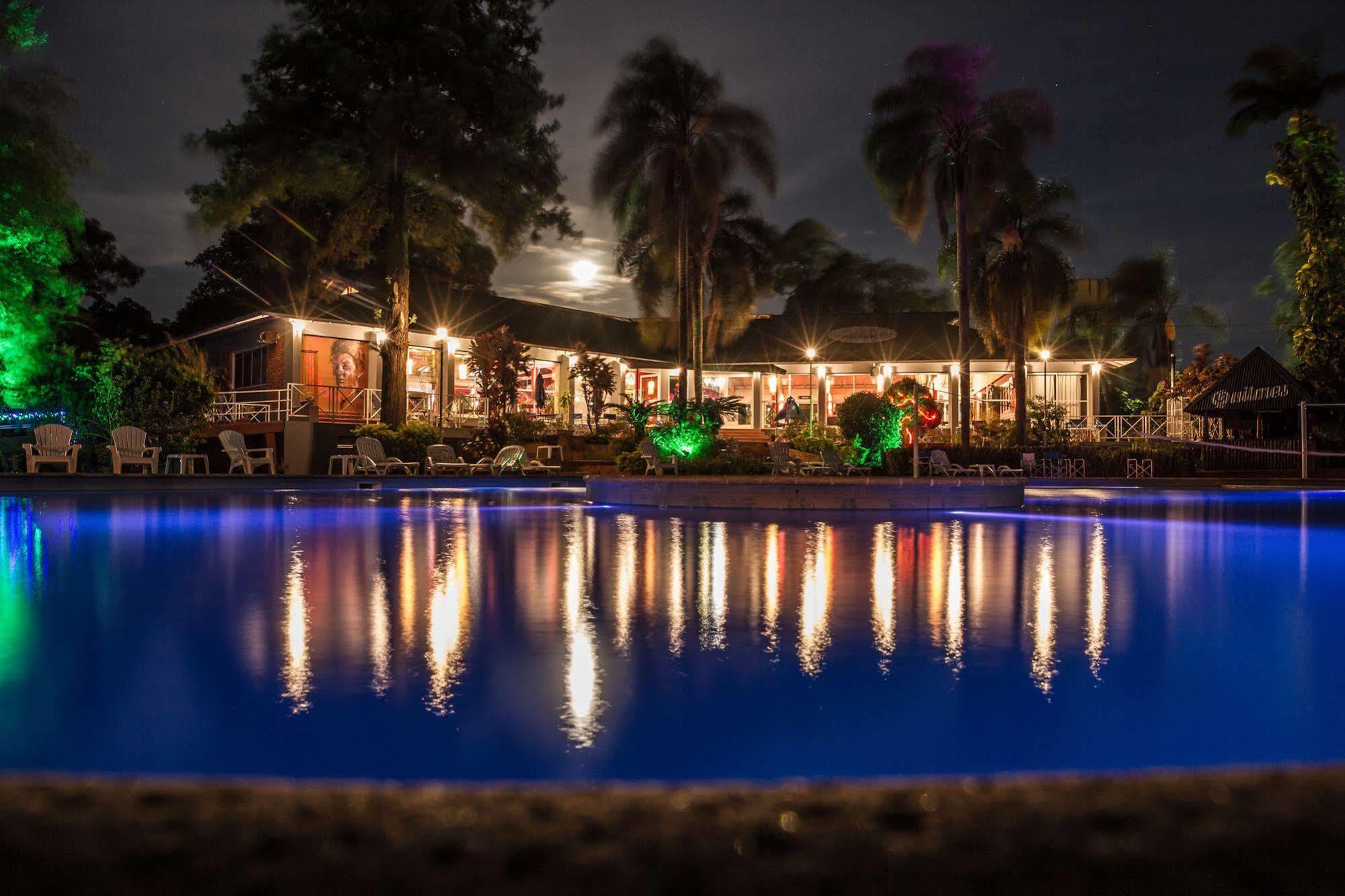 Iguazu Inn Hostel プエルト・イグアス エクステリア 写真