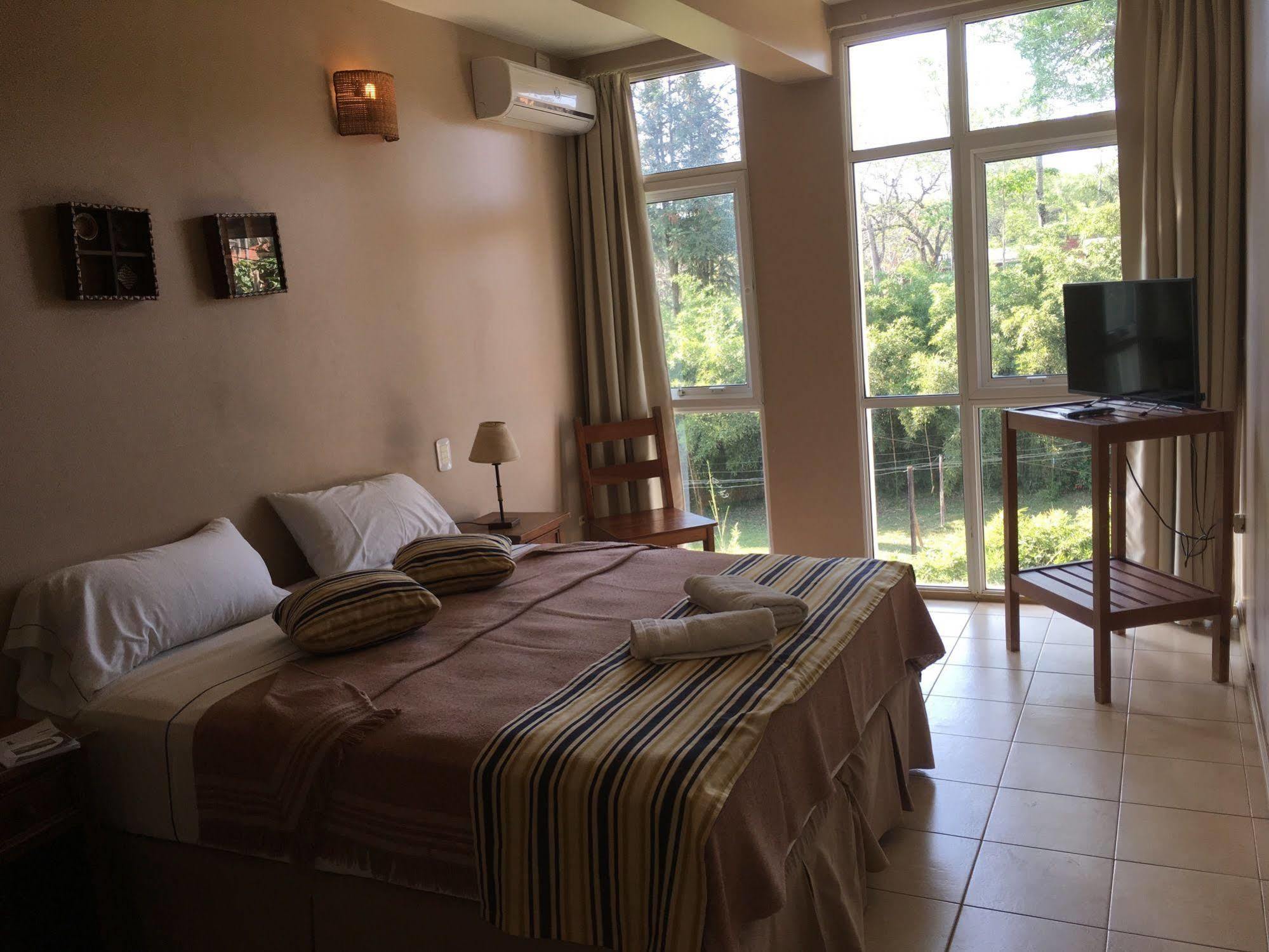 Iguazu Inn Hostel プエルト・イグアス エクステリア 写真